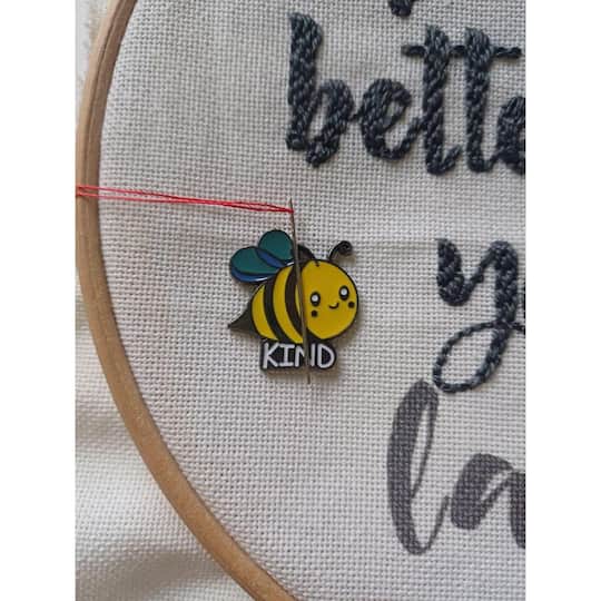 Wizardi 4/5" Bee Magnetic Needle Minder